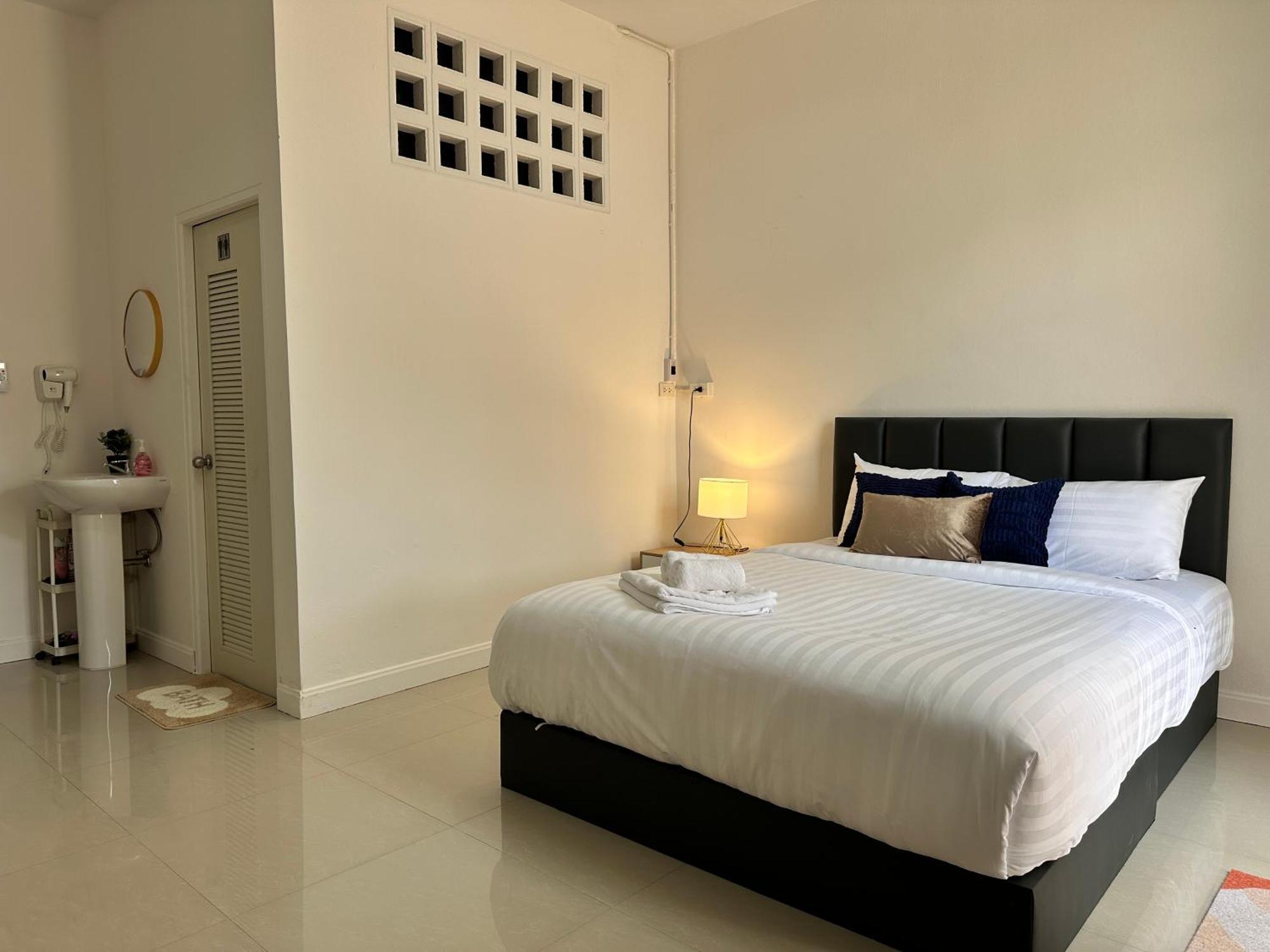 Home Living 8 At Hat Yai Ban Kho Hong Exterior photo