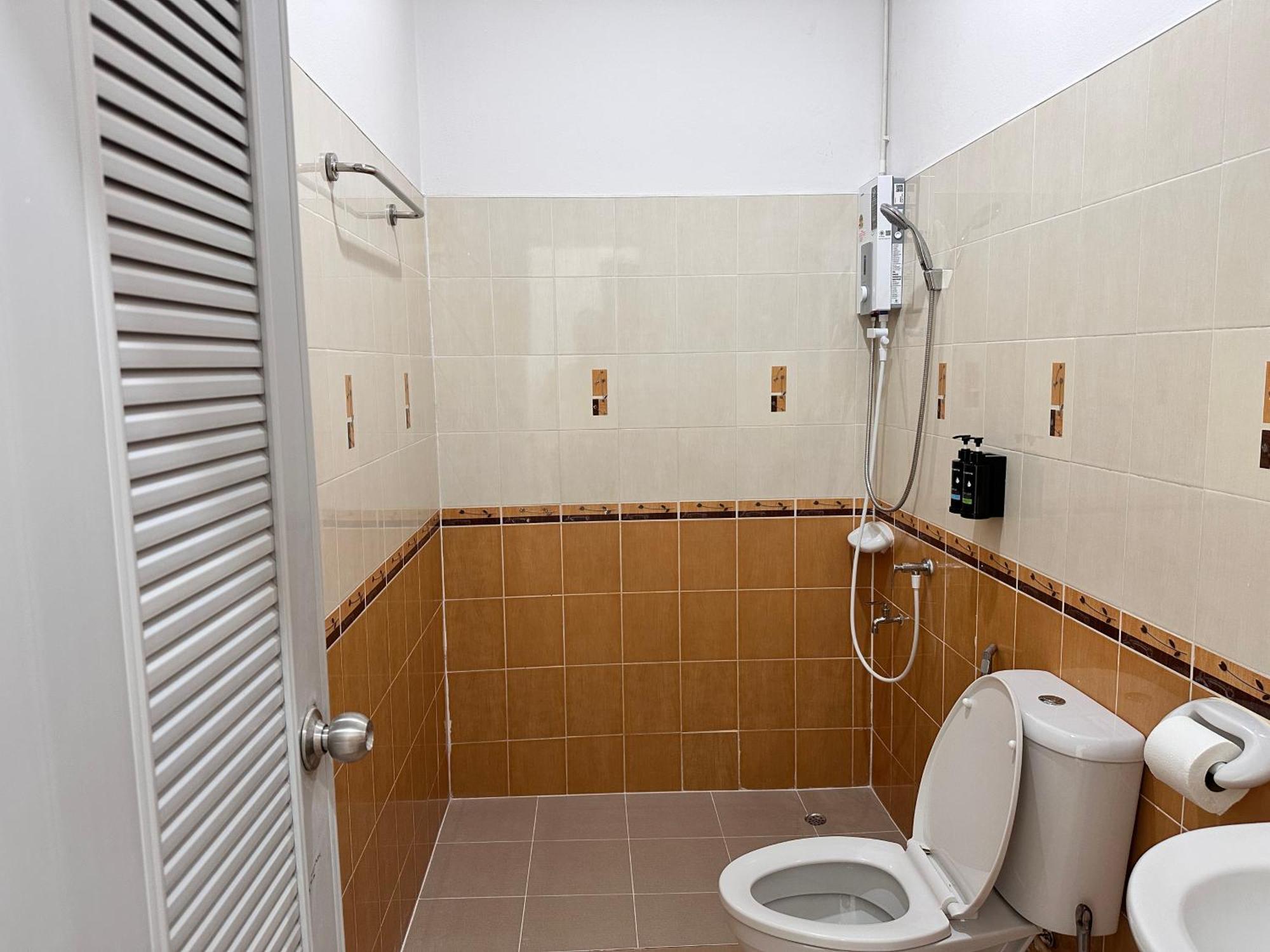 Home Living 8 At Hat Yai Ban Kho Hong Exterior photo