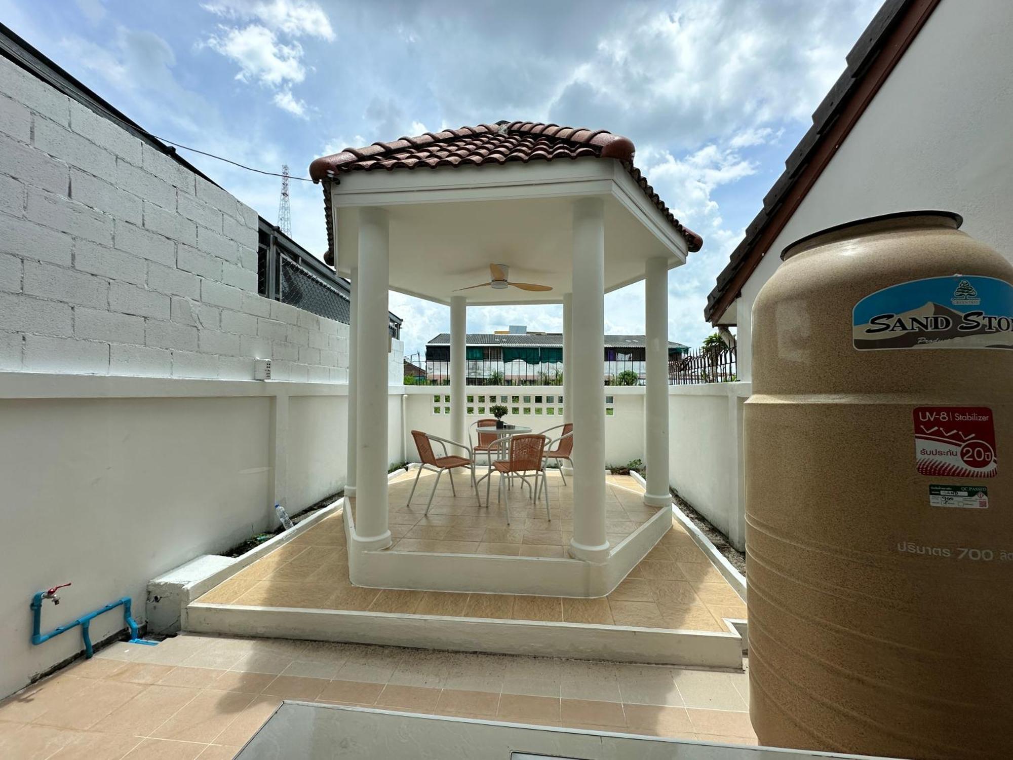 Home Living 8 At Hat Yai Ban Kho Hong Exterior photo